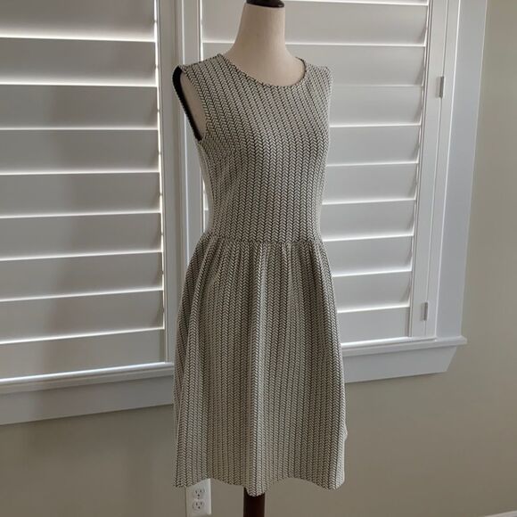 Sz 2 Tall Ann Taylor LOFT chevron cream & charcoal sheath dress - Picture 1 of 12